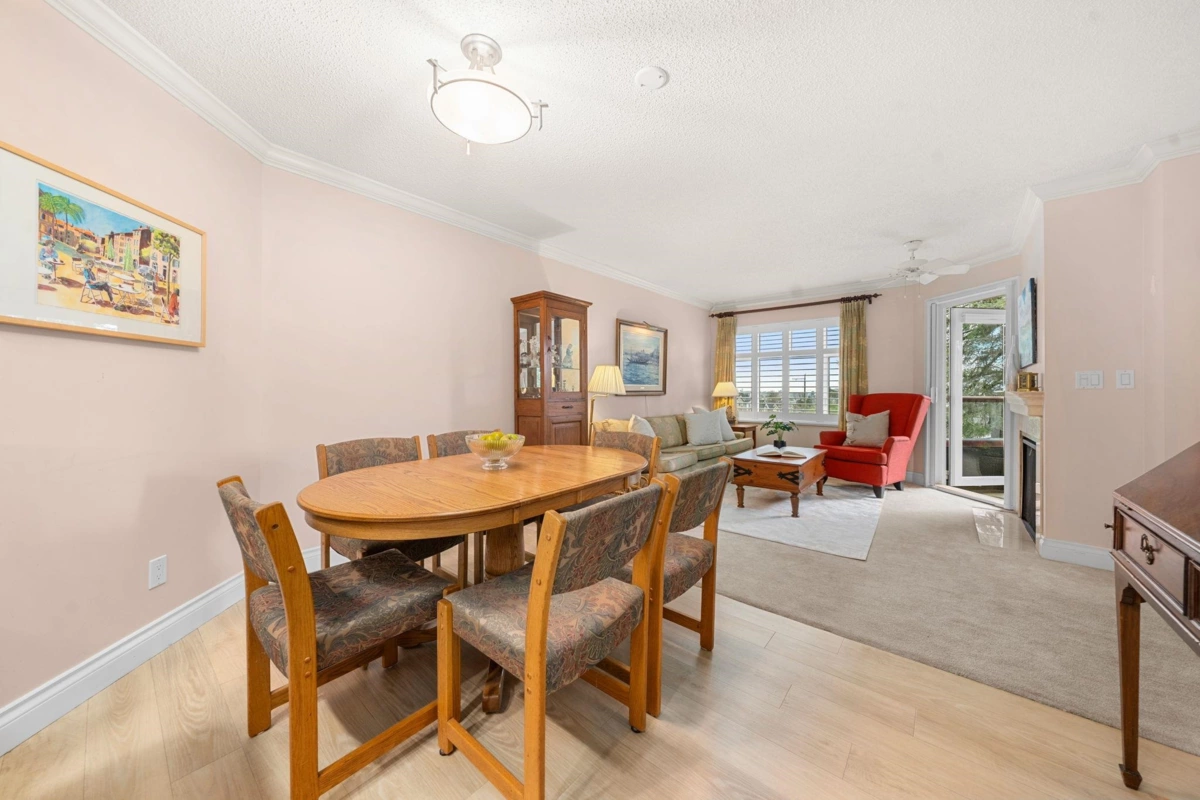 Primary Bedroom Photo of 212 2800 Chesterfield Avenue, North Vancouver, BC