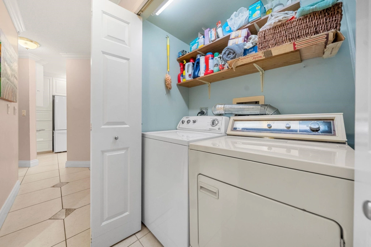 Swimming Pool Photo of 212 2800 Chesterfield Avenue, North Vancouver, BC