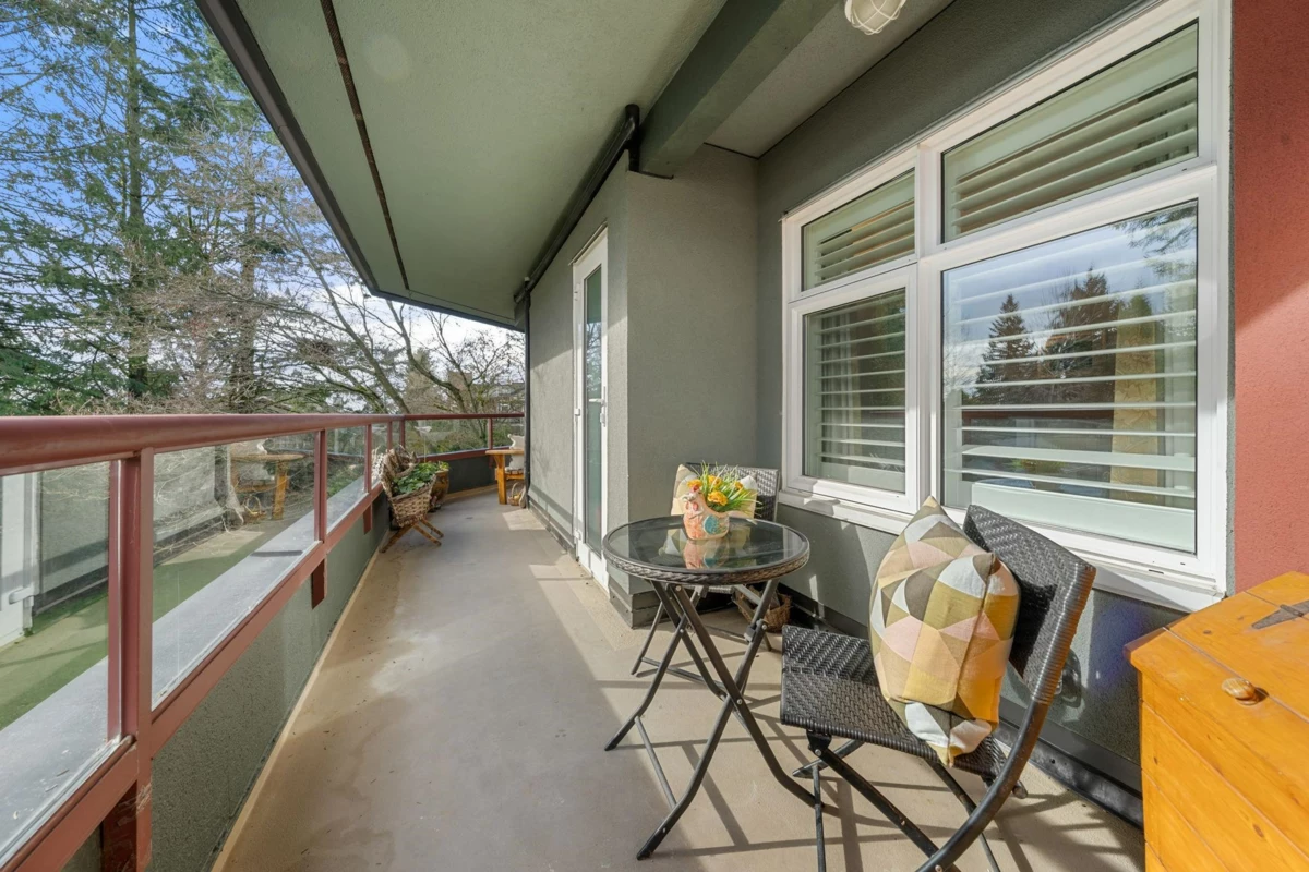 Walk-In Closet Photo of 212 2800 Chesterfield Avenue, North Vancouver, BC