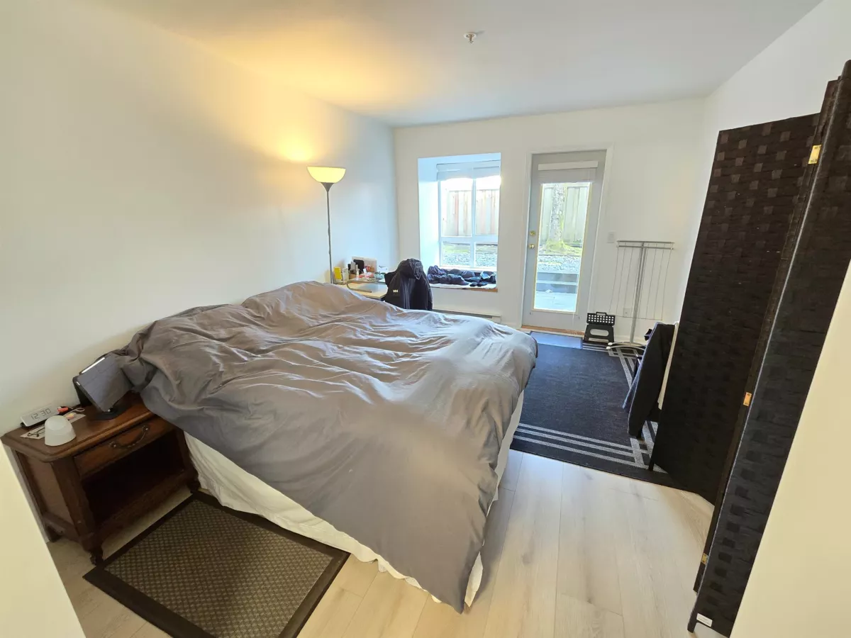 Bedroom 4 Photo of 15 6577 Southoaks Crescent, Burnaby, BC