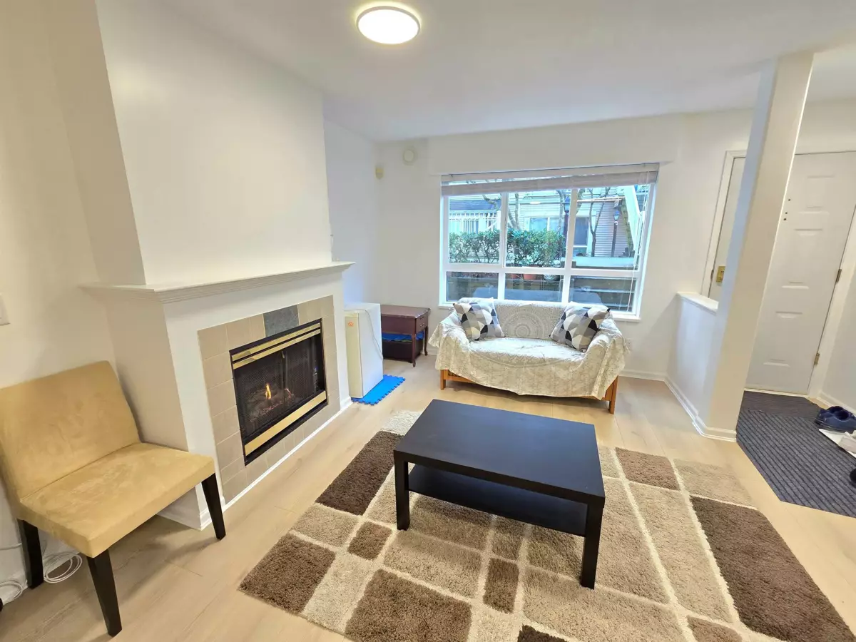 Dining Area Photo of 15 6577 Southoaks Crescent, Burnaby, BC