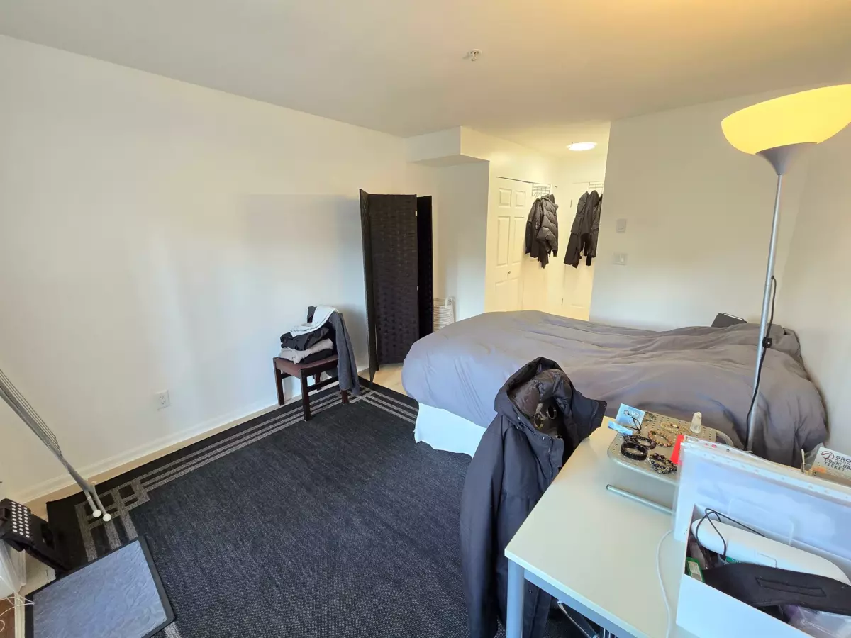 Guest Bathroom Photo of 15 6577 Southoaks Crescent, Burnaby, BC