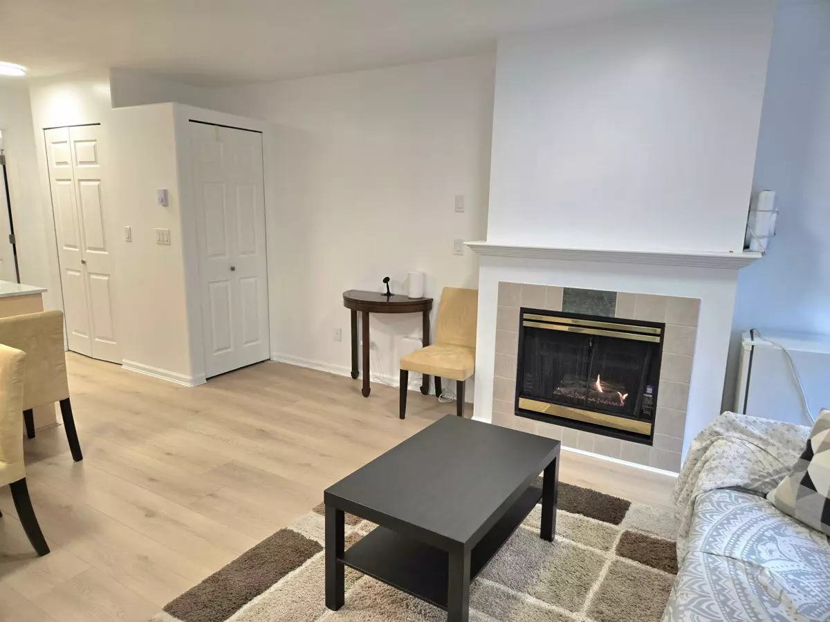 Kitchen Photo of 15 6577 Southoaks Crescent, Burnaby, BC