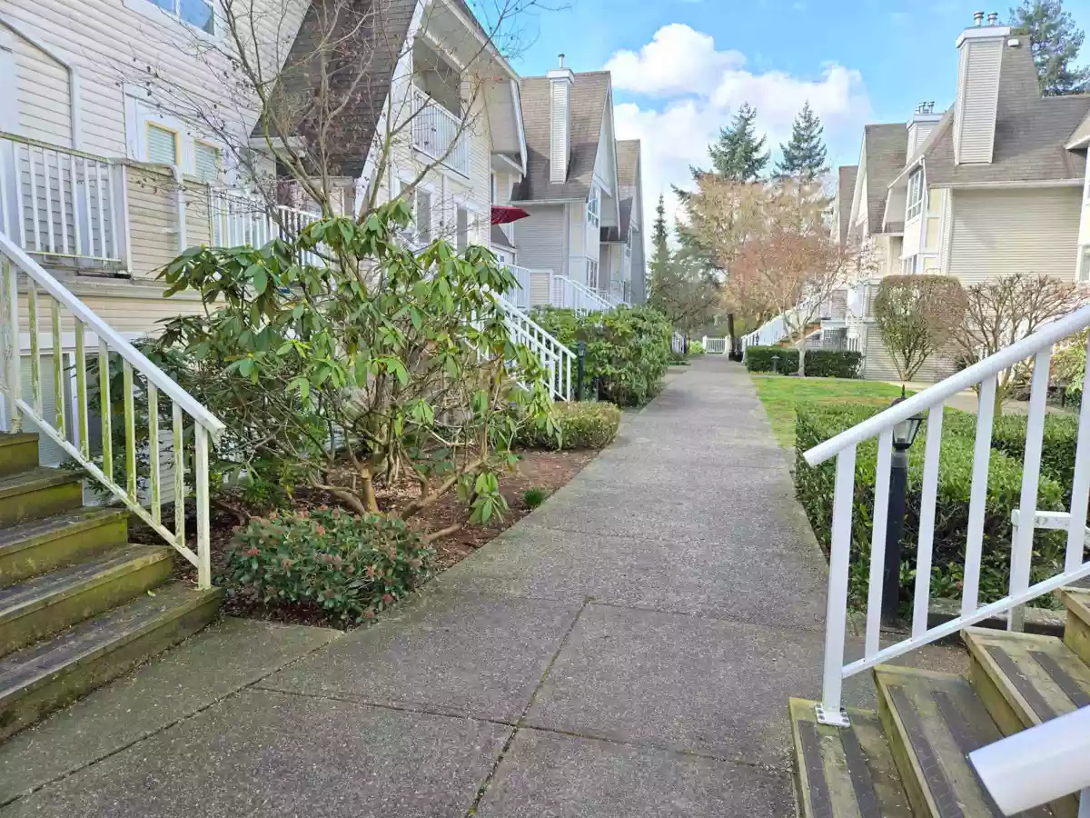 Loft / Bonus Room Photo of 15 6577 Southoaks Crescent, Burnaby, BC