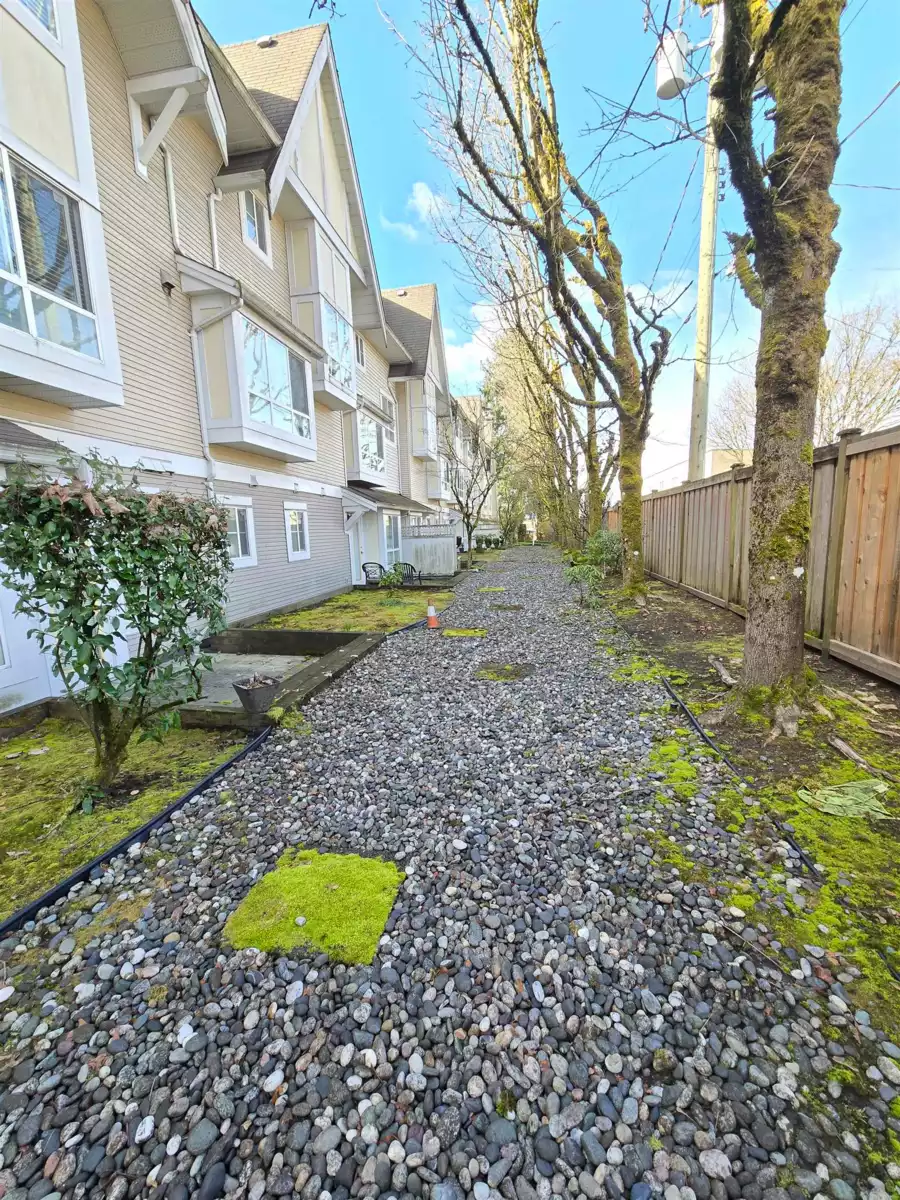 Office / Den Photo of 15 6577 Southoaks Crescent, Burnaby, BC