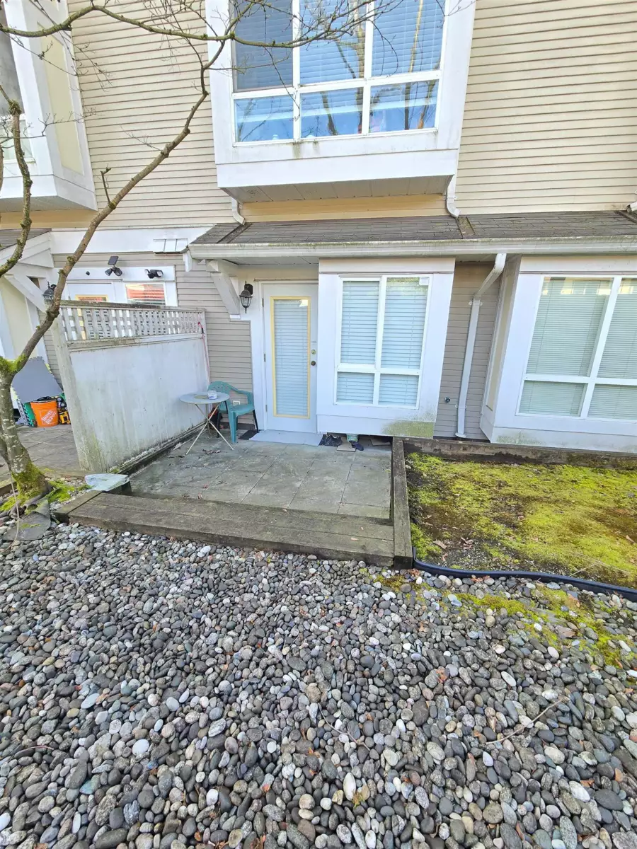 Powder Room Photo of 15 6577 Southoaks Crescent, Burnaby, BC