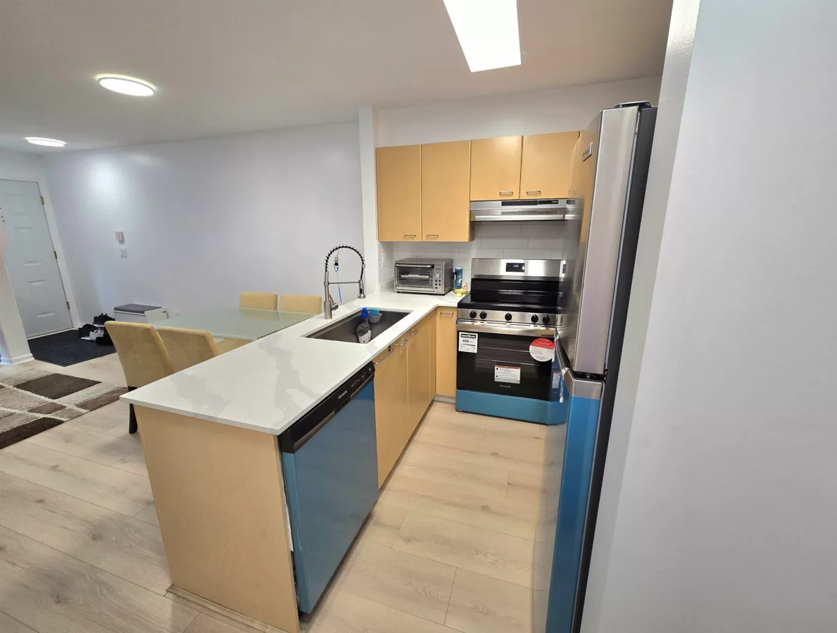 Primary Bathroom Photo of 15 6577 Southoaks Crescent, Burnaby, BC