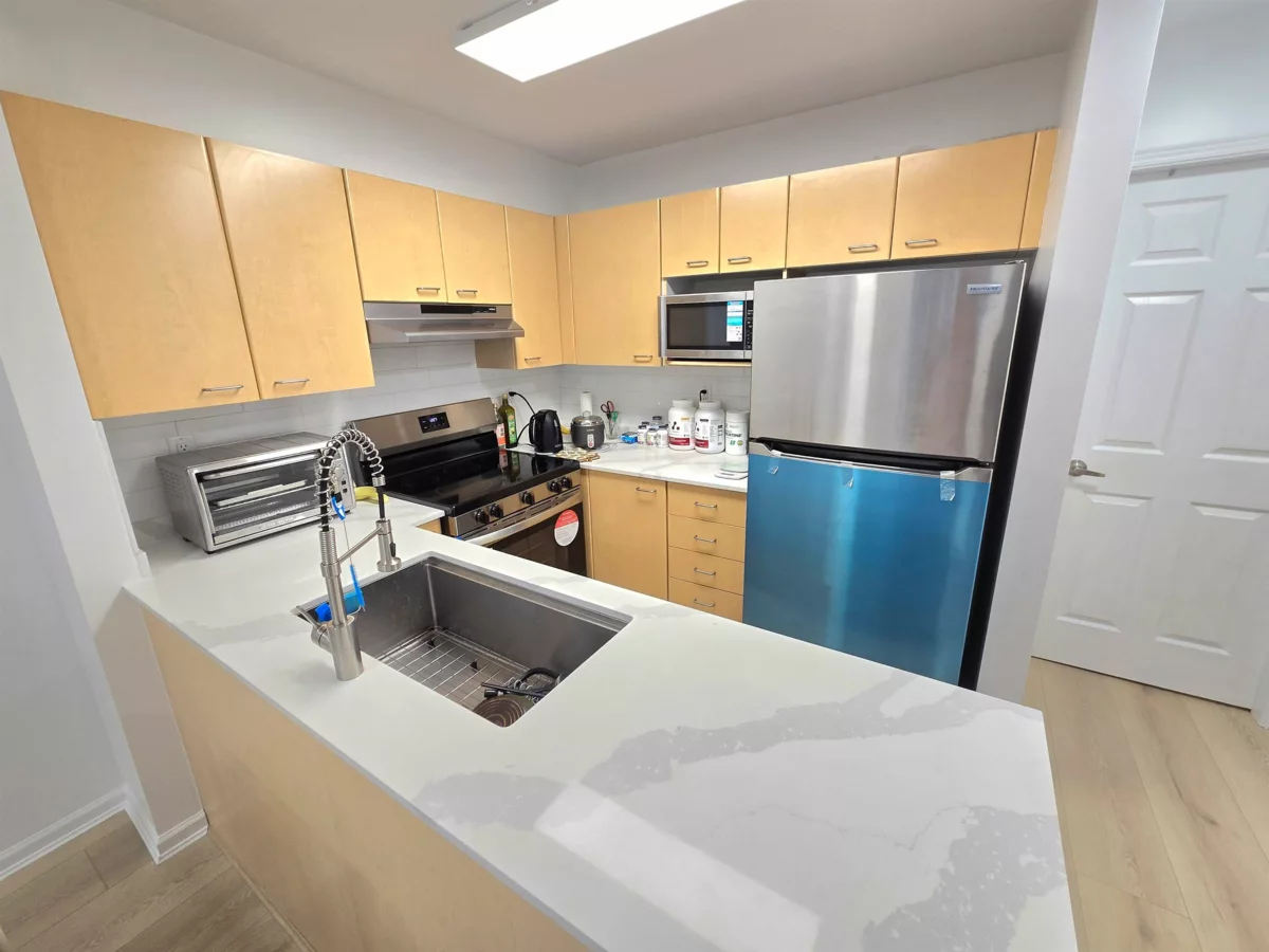 Walk-In Closet Photo of 15 6577 Southoaks Crescent, Burnaby, BC