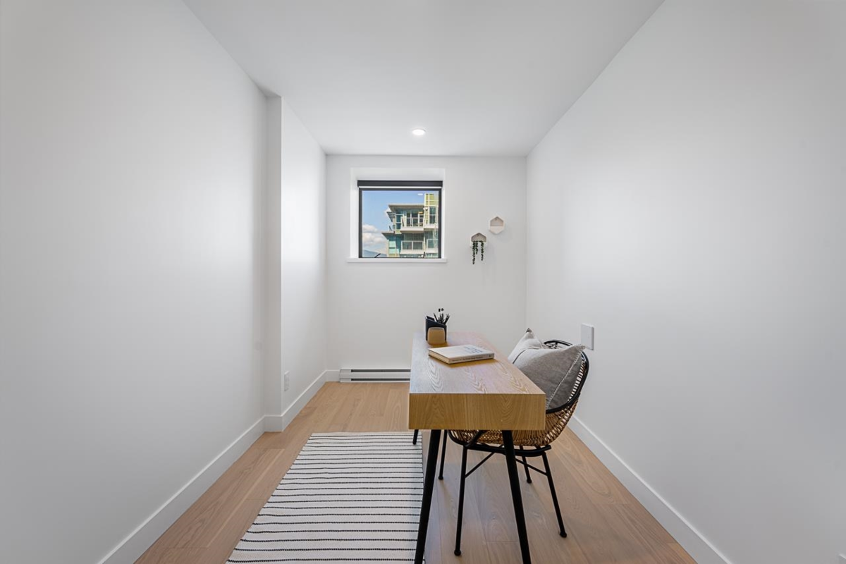 Backyard Photo of 1001 1888 Alberni Street, Vancouver, BC