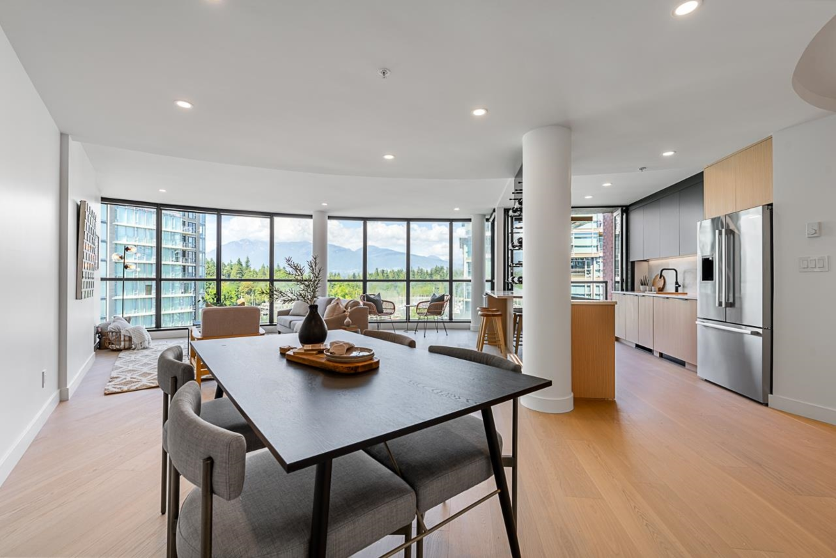Dining Area Photo of 1001 1888 Alberni Street, Vancouver, BC