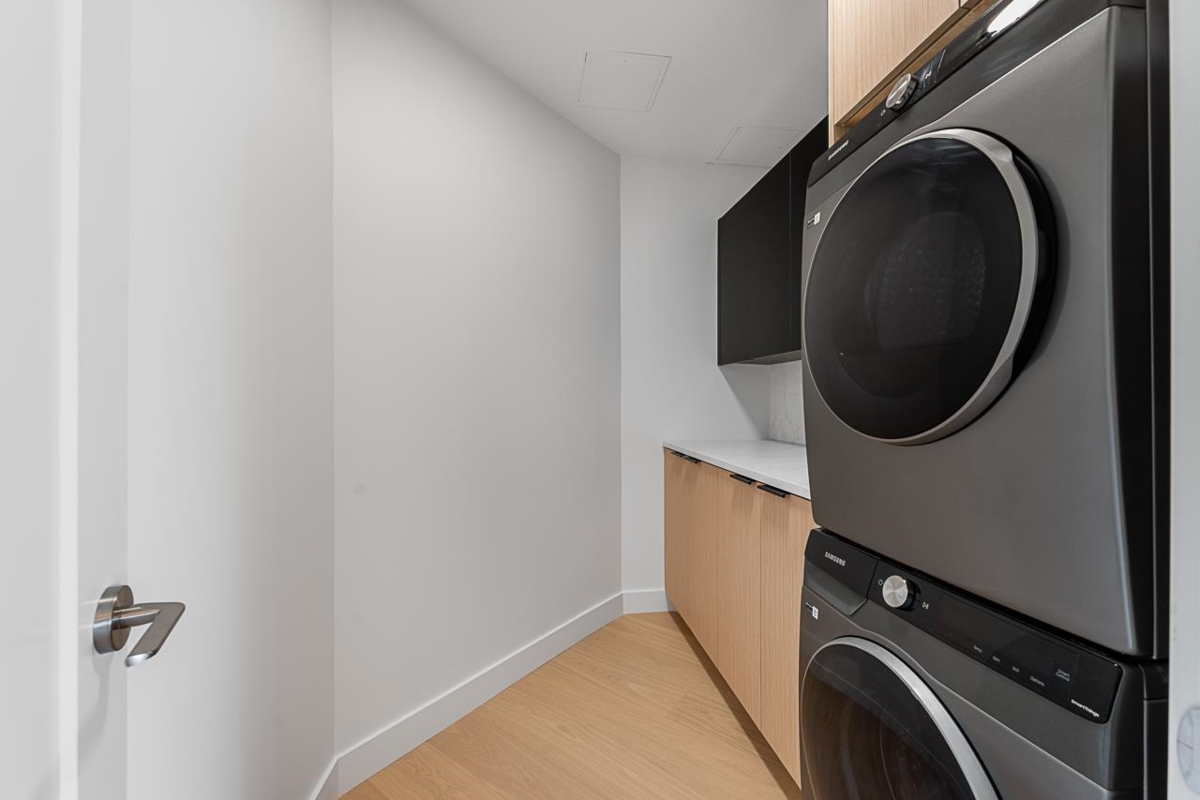 Front Yard Photo of 1001 1888 Alberni Street, Vancouver, BC