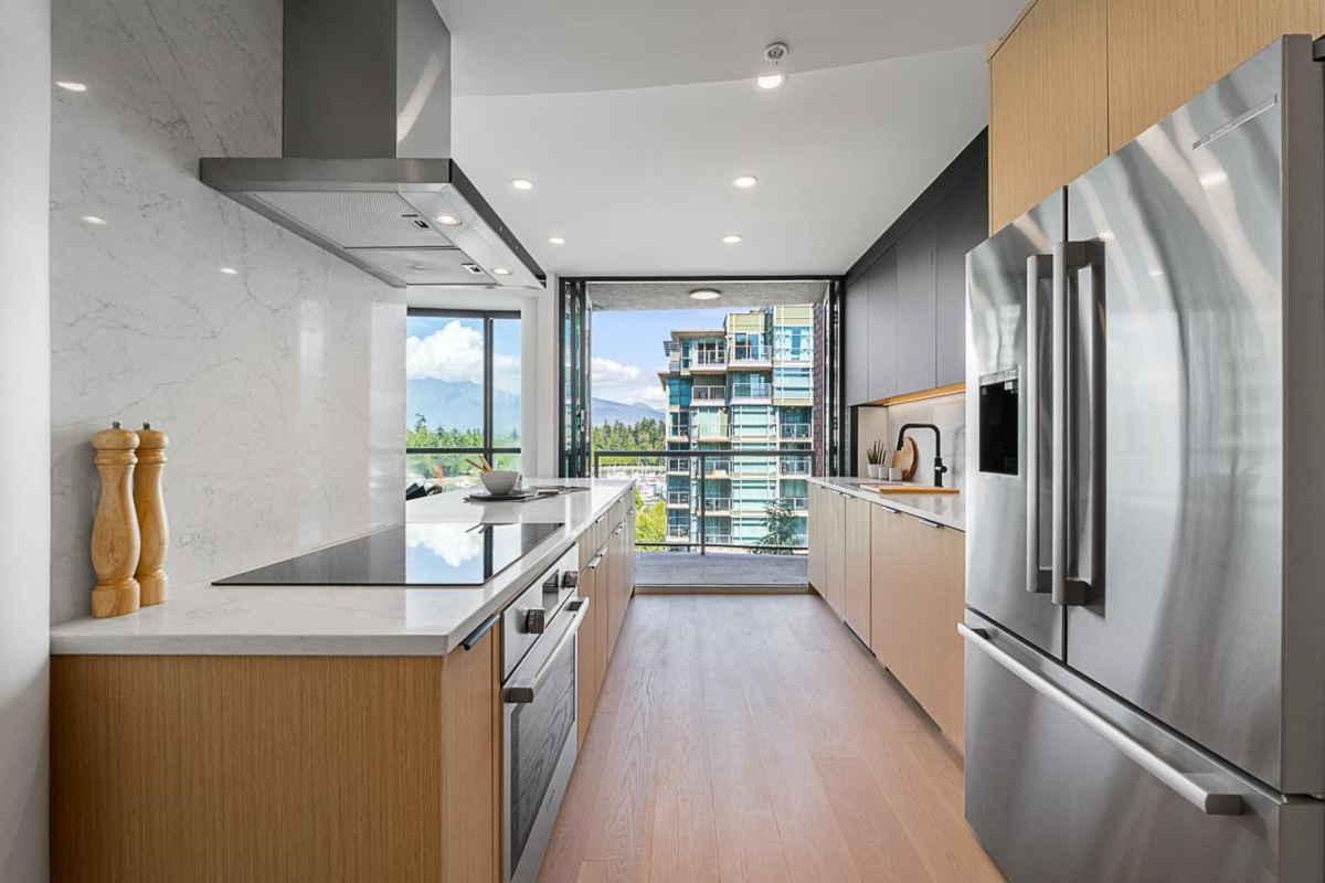 Kitchen Island Photo of 1001 1888 Alberni Street, Vancouver, BC