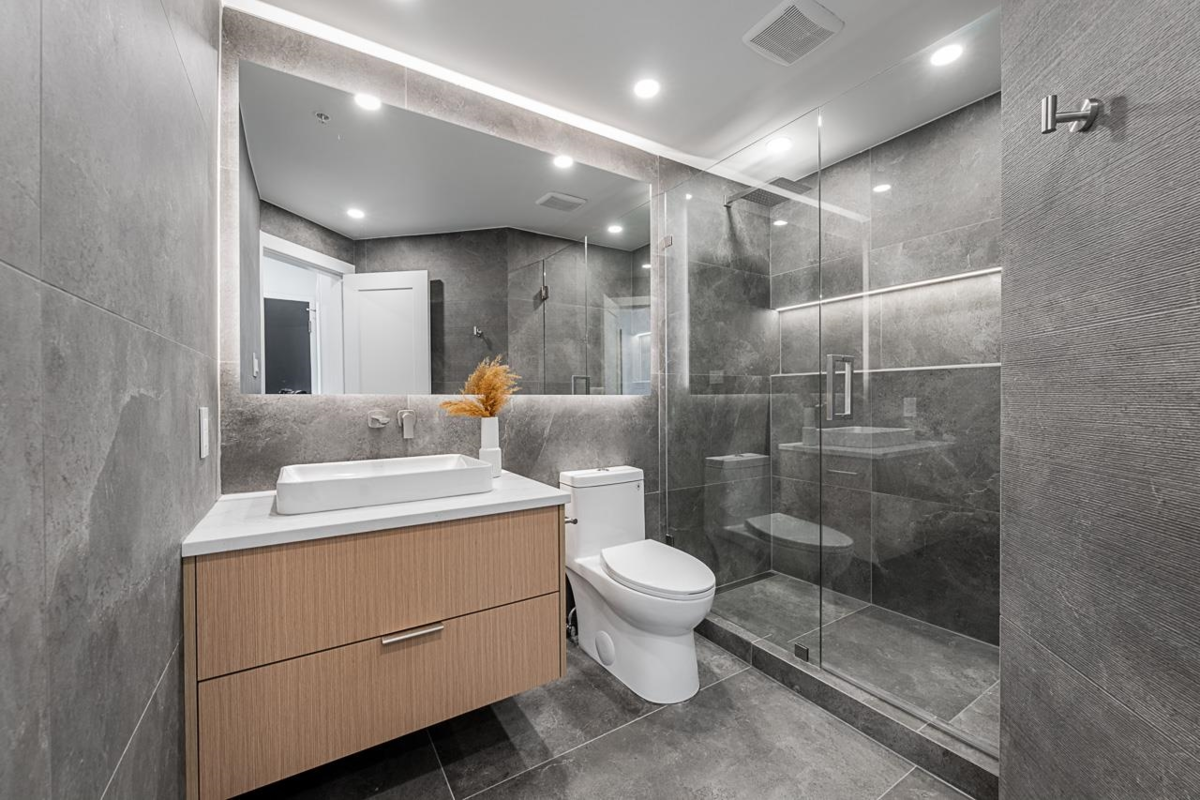 Outdoor Deck Photo of 1001 1888 Alberni Street, Vancouver, BC