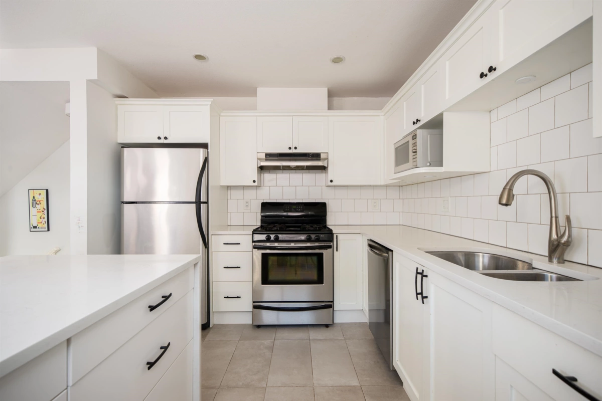 Primary Bathroom Photo of 1732 E Georgia Street, Vancouver, BC