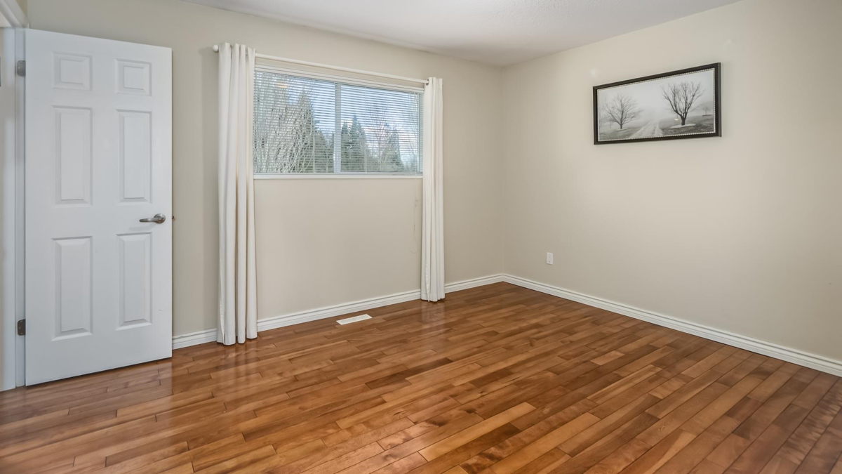 Guest Bathroom Photo of 20949 52 Avenue, Langley, BC