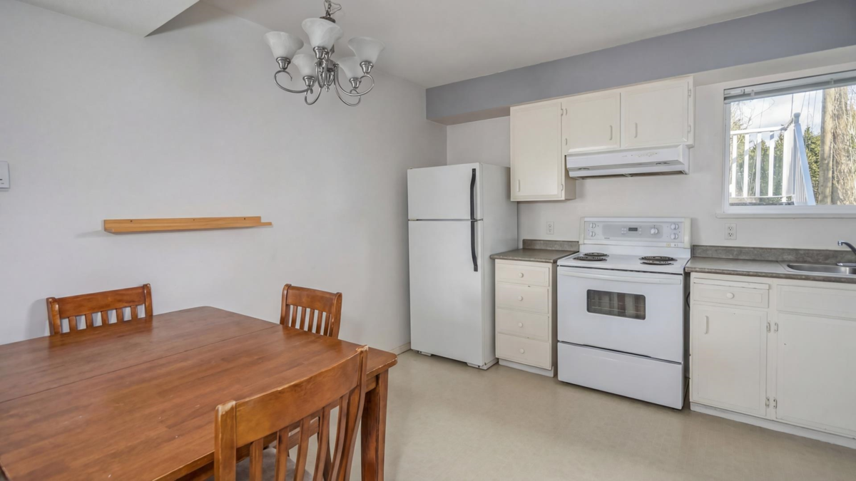 Hot Tub / Spa Photo of 20949 52 Avenue, Langley, BC