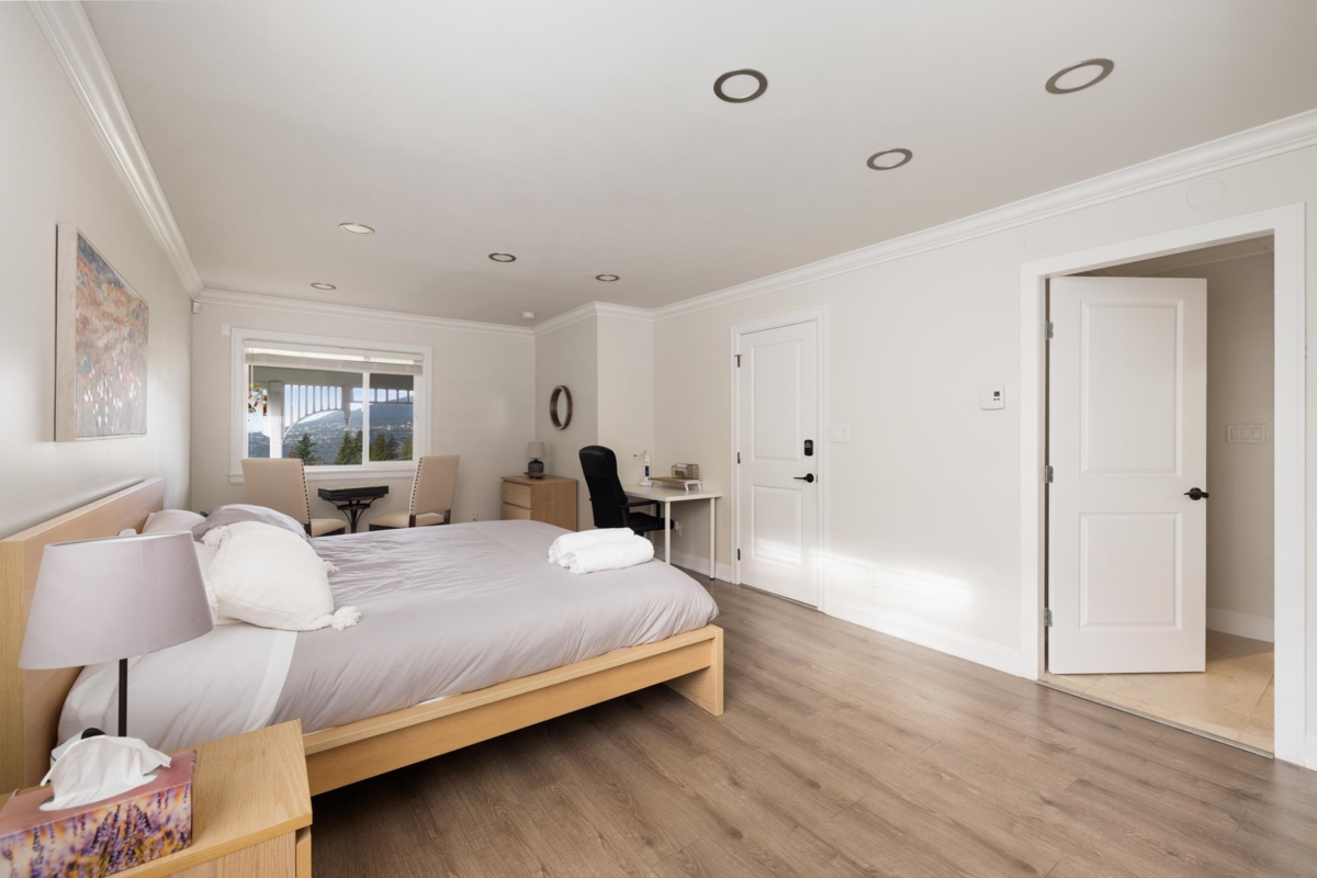 Hallway Photo of 4050 St. Pauls Avenue, North Vancouver, BC