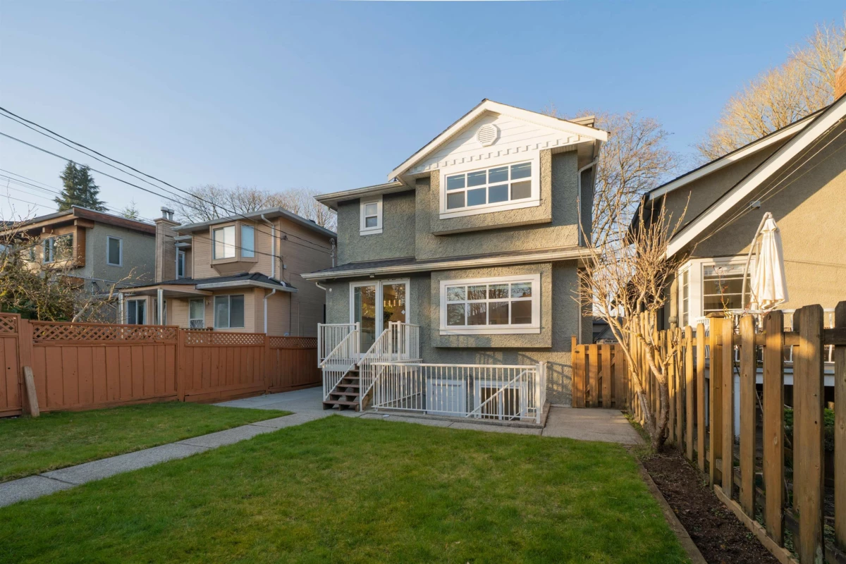 Garden / Landscaping Photo of 4068 W 15th Avenue, Vancouver, BC