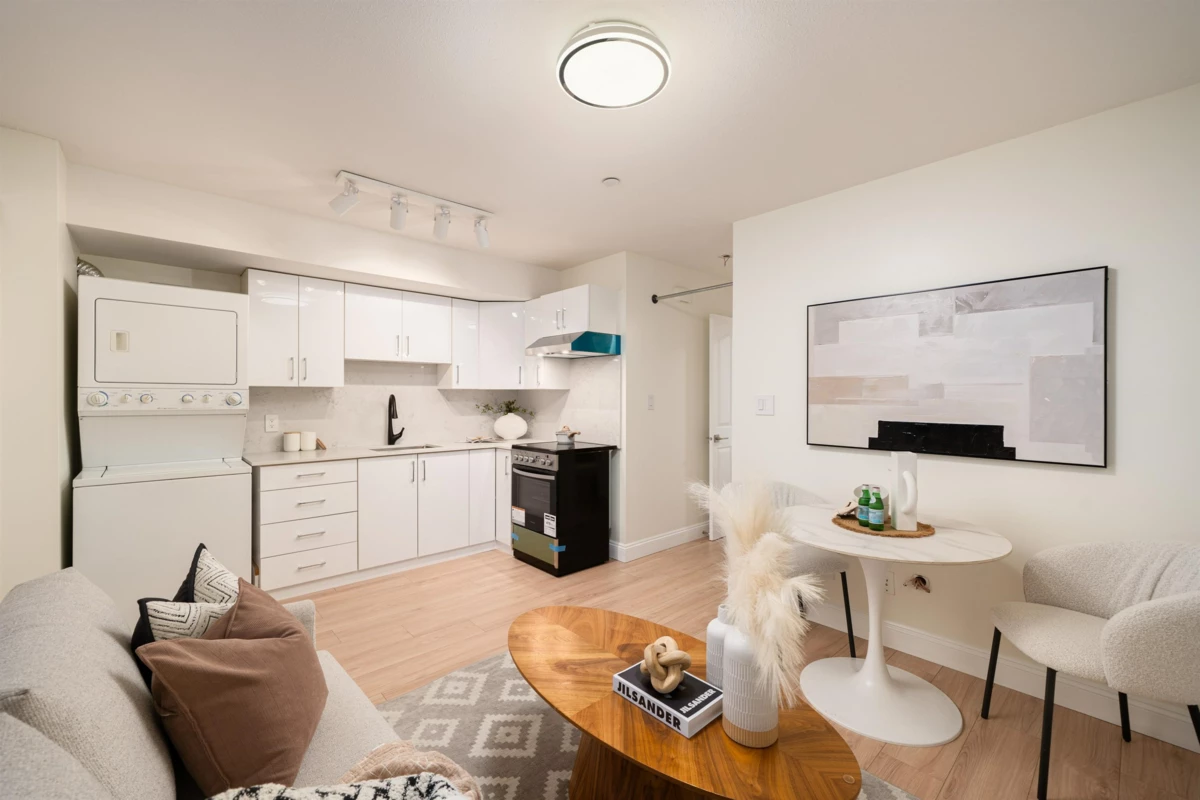 Hallway Photo of 4068 W 15th Avenue, Vancouver, BC
