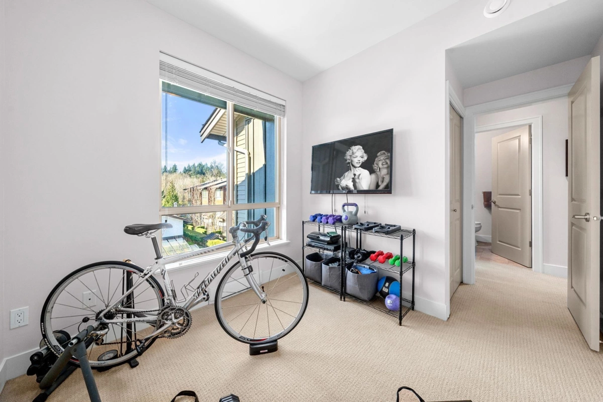 Backyard Photo of 5 897 Premier Street, North Vancouver, BC