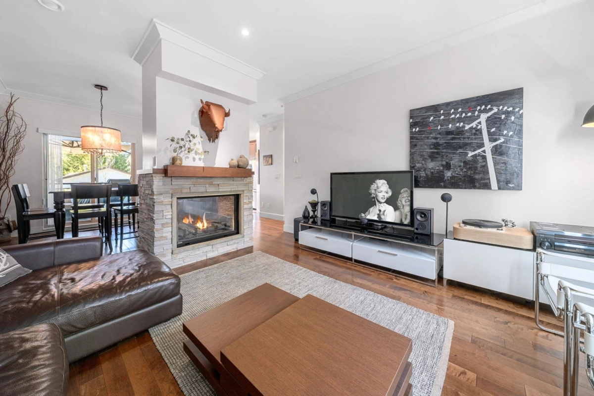 Dining Area Photo of 5 897 Premier Street, North Vancouver, BC