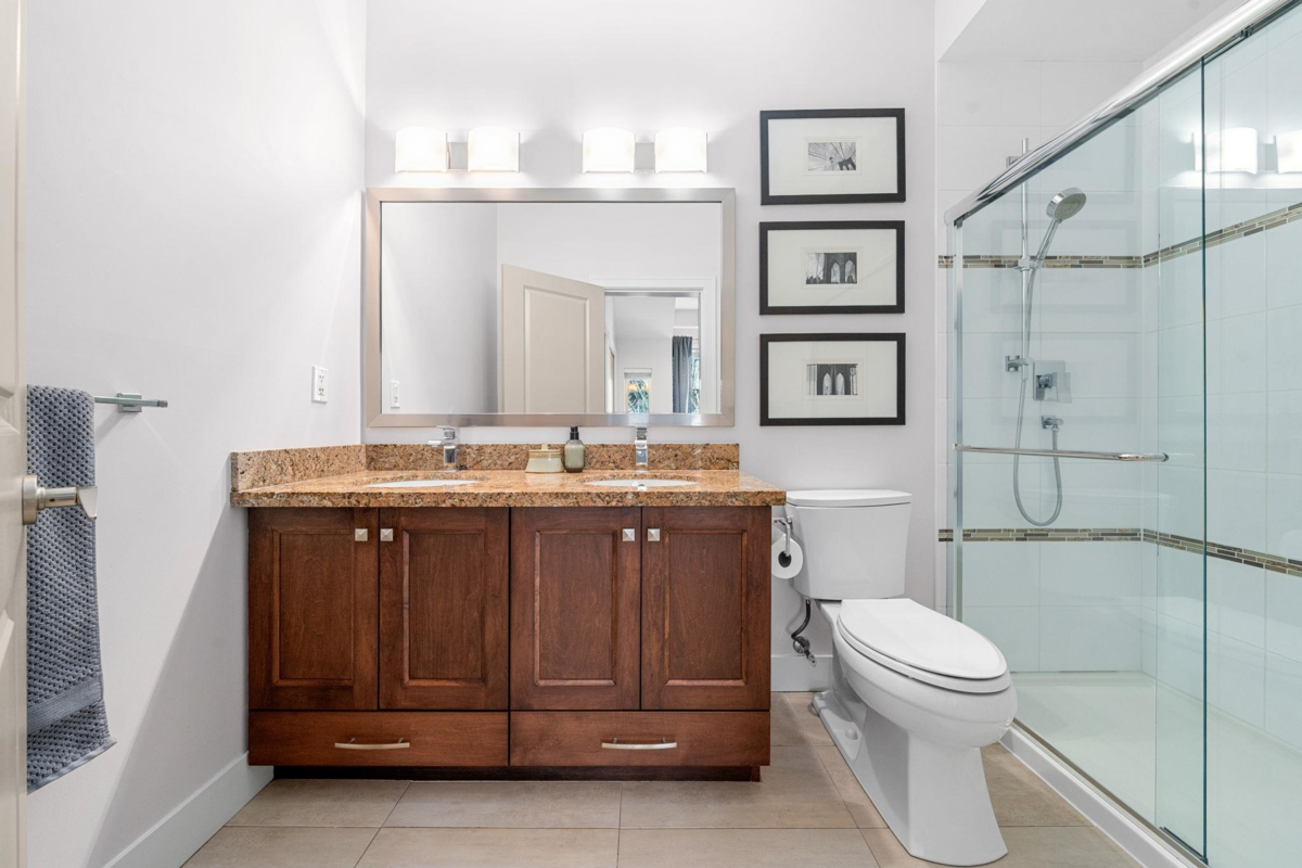 Entry Foyer Photo of 5 897 Premier Street, North Vancouver, BC