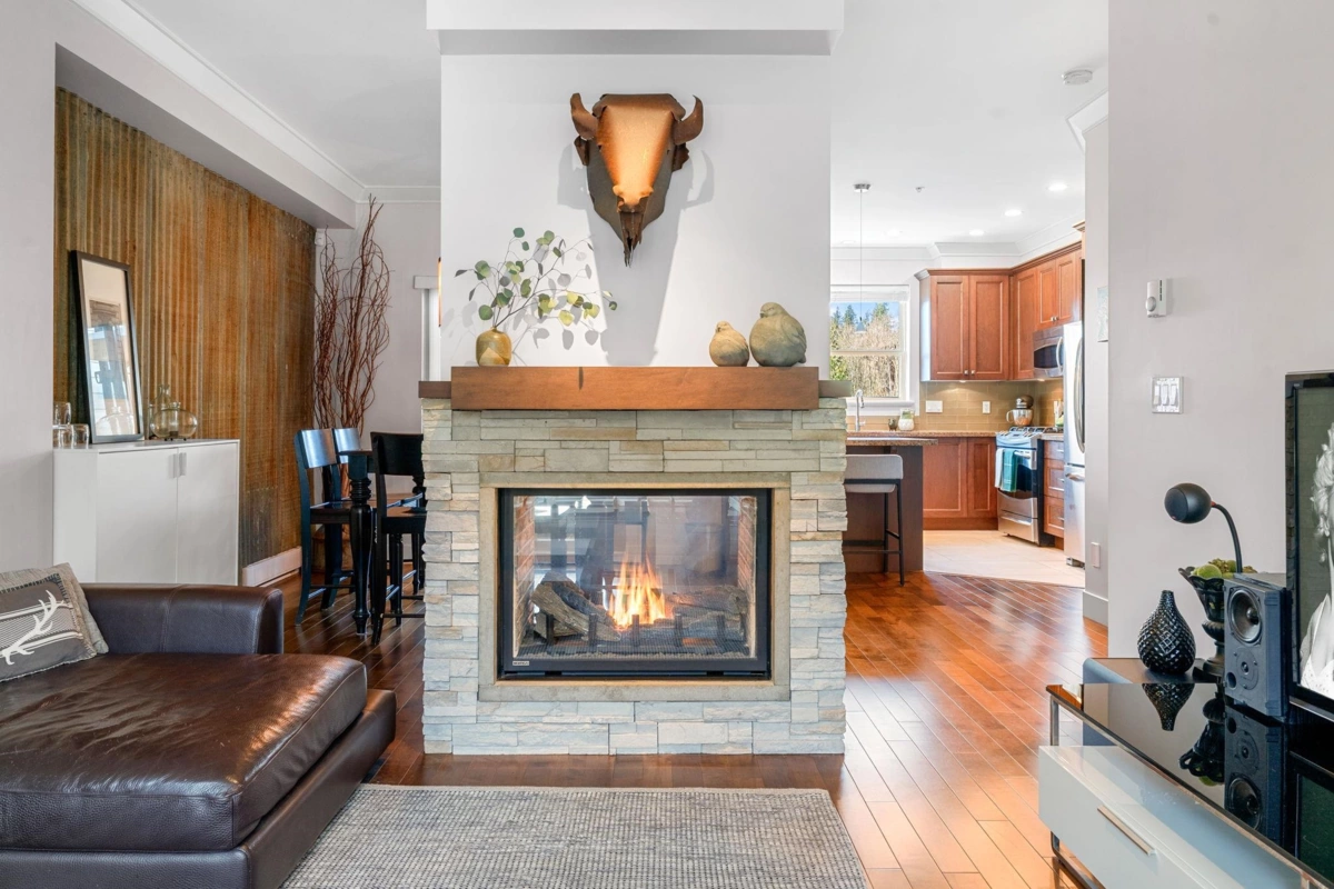 Family Room Photo of 5 897 Premier Street, North Vancouver, BC