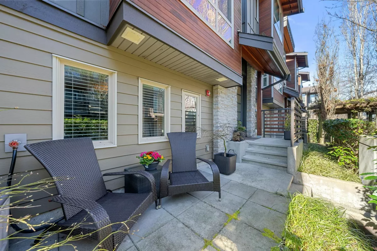 Living Room Photo of 5 897 Premier Street, North Vancouver, BC