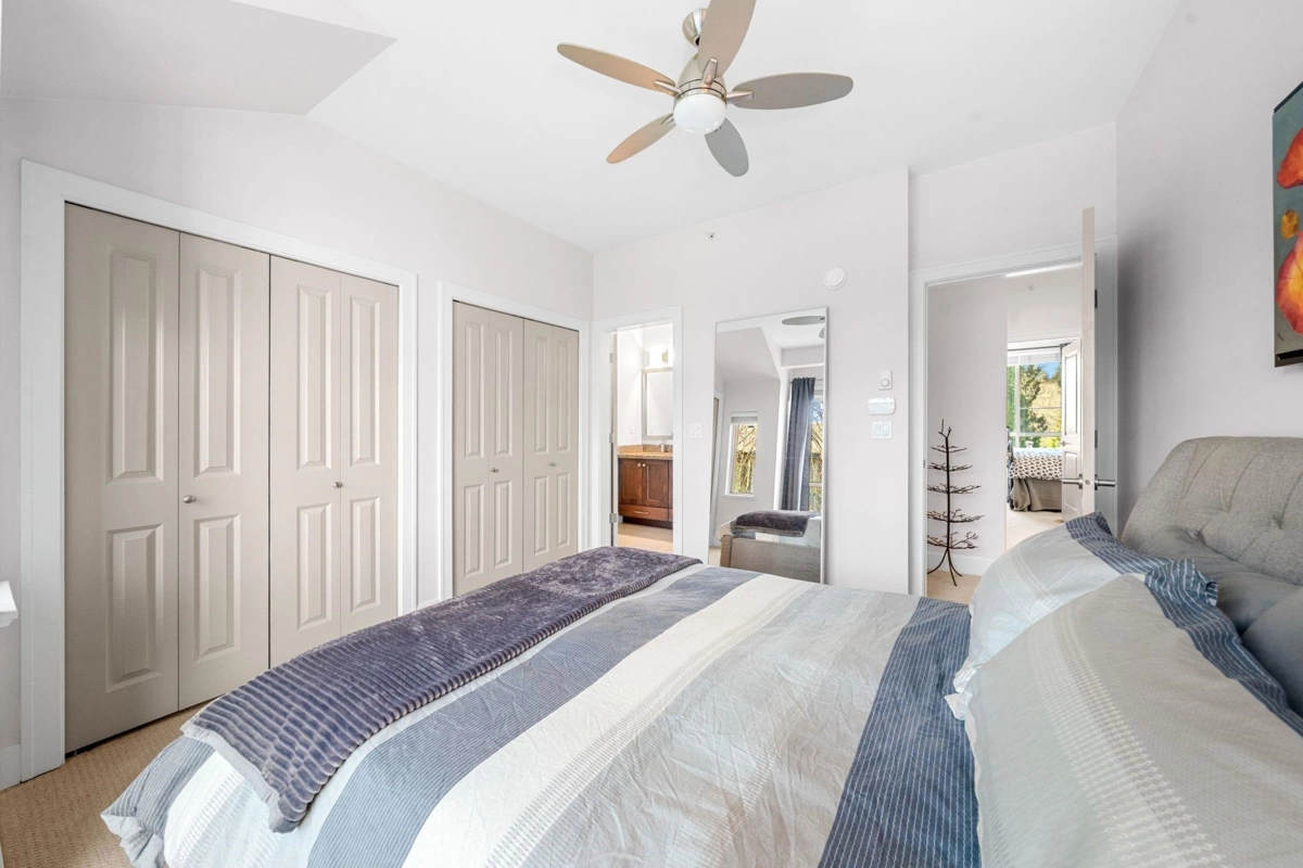 Mudroom Photo of 5 897 Premier Street, North Vancouver, BC
