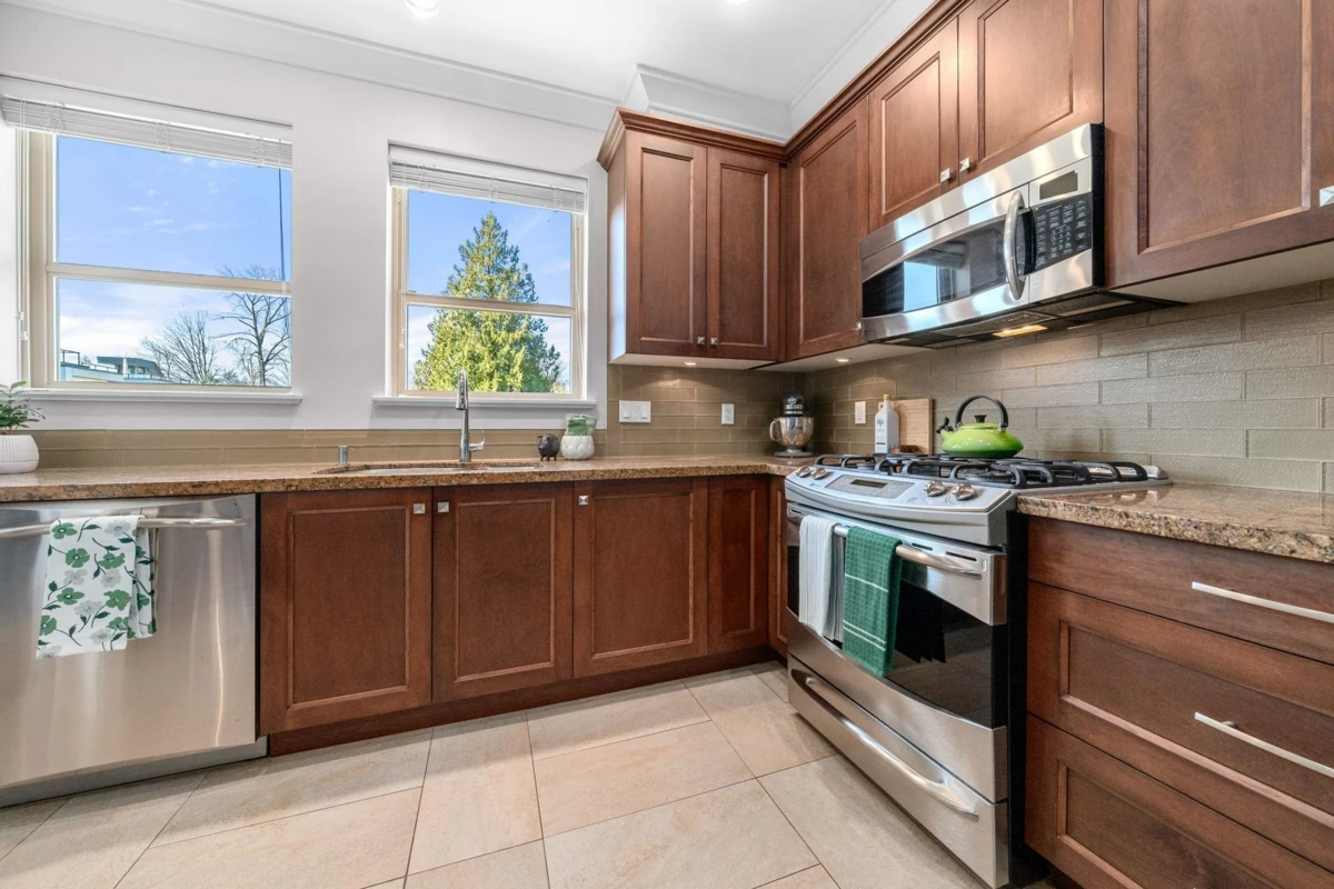Primary Bathroom Photo of 5 897 Premier Street, North Vancouver, BC