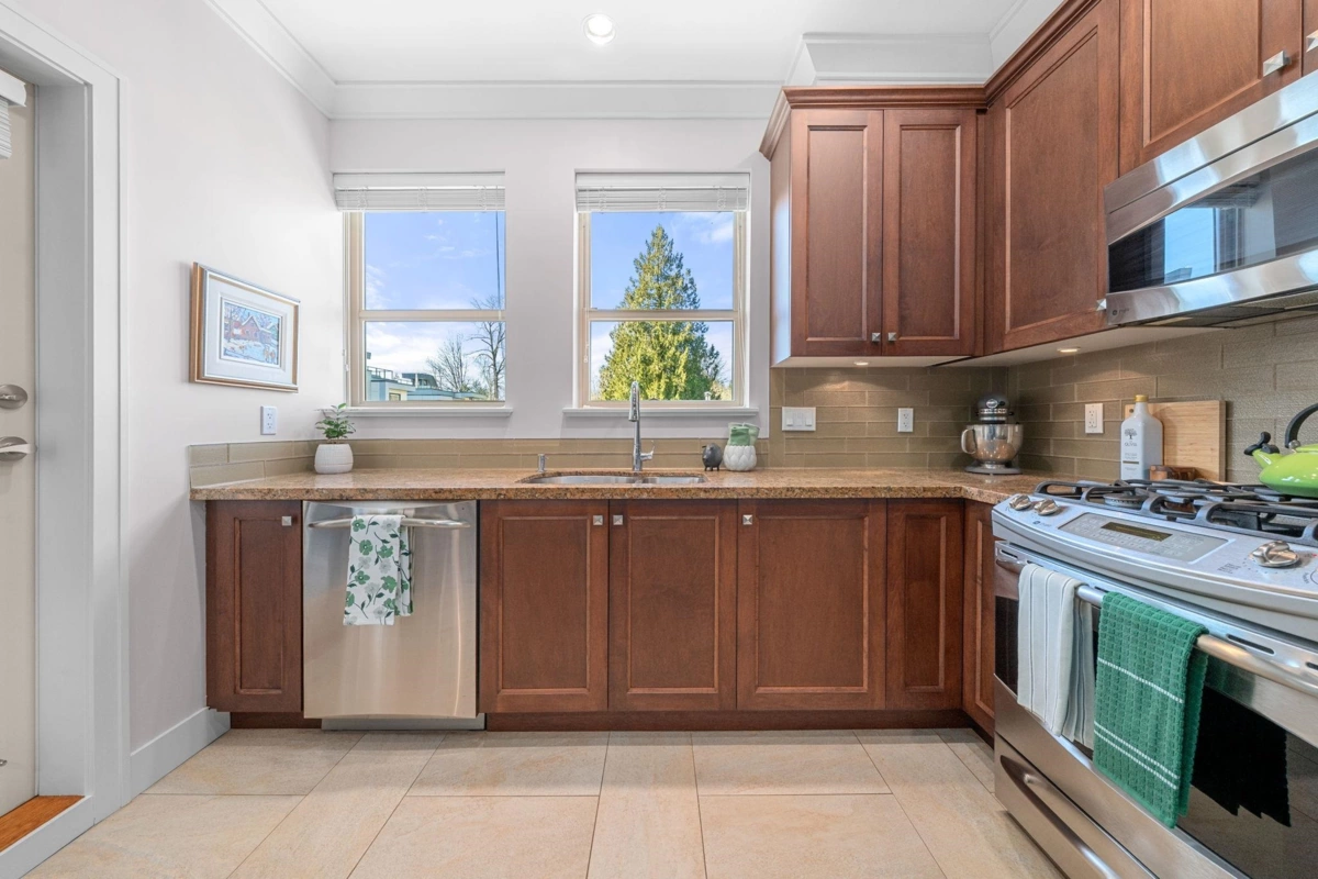 Primary Bedroom Photo of 5 897 Premier Street, North Vancouver, BC