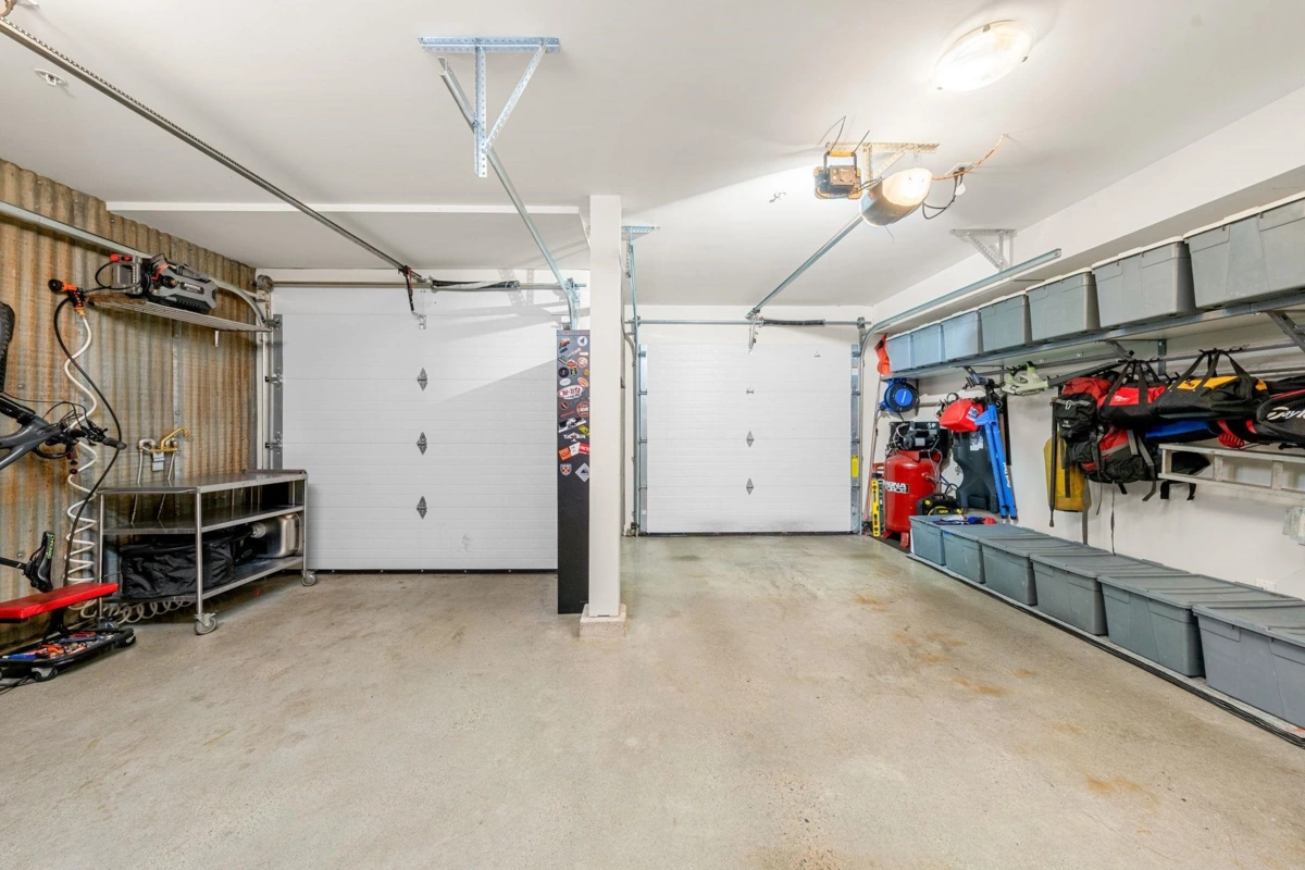 Swimming Pool Photo of 5 897 Premier Street, North Vancouver, BC