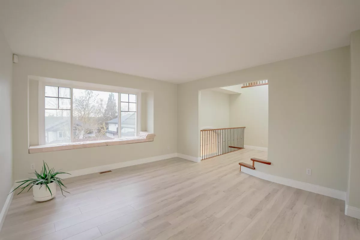 Powder Room Photo of 10460 Slatford Street, Maple Ridge, BC