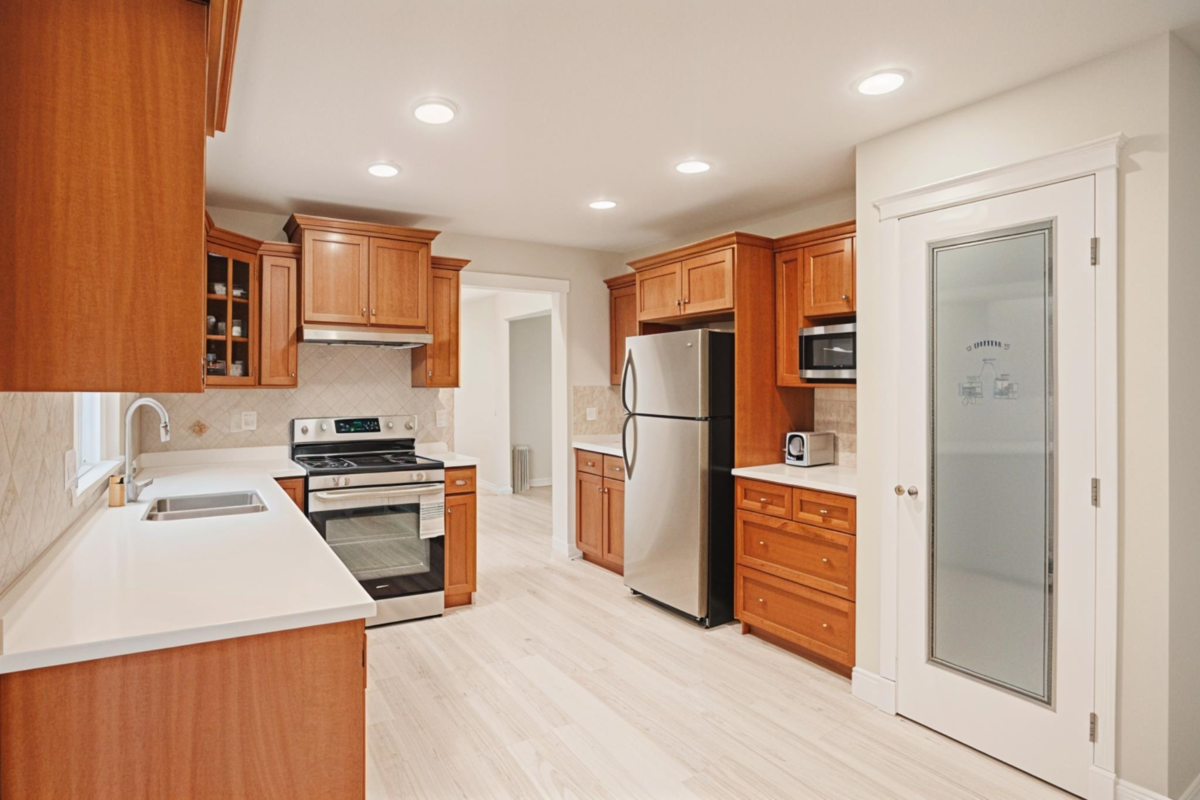 Primary Bathroom Photo of 10460 Slatford Street, Maple Ridge, BC