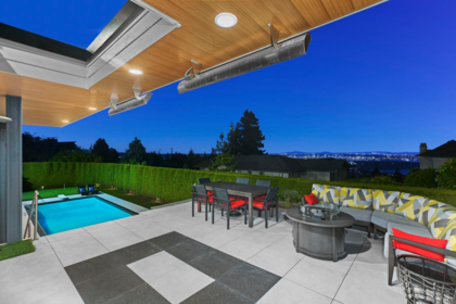 Front Yard Photo of 1130 Eyremount Drive, West Vancouver, BC