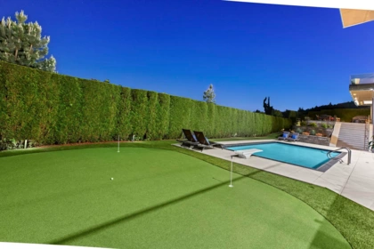 Garden / Landscaping Photo of 1130 Eyremount Drive, West Vancouver, BC
