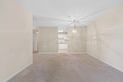Dining Area Photo of 205 843 22nd Street, West Vancouver, BC