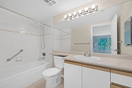 Primary Bathroom Photo of 205 843 22nd Street, West Vancouver, BC