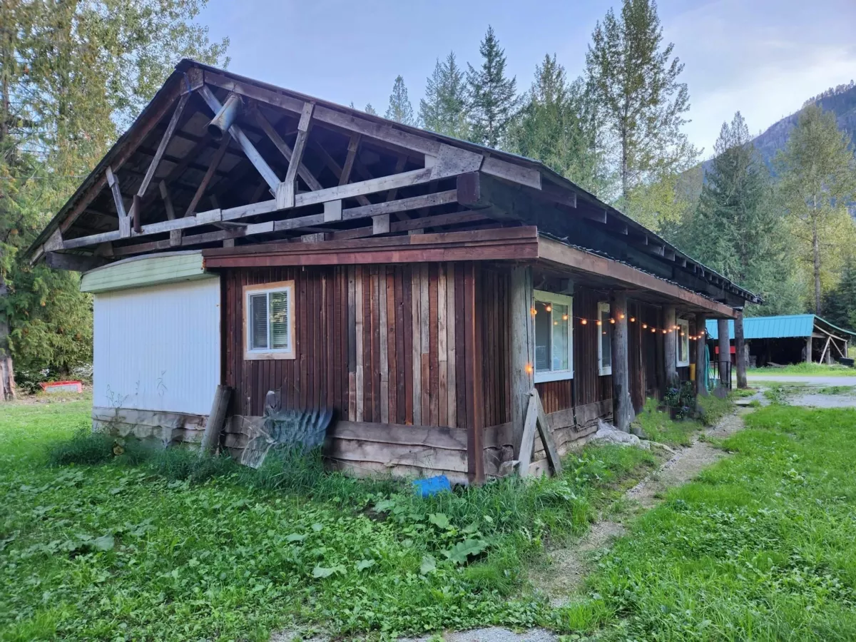 Laundry Room Photo of 9304 Upper Lillooet River Fsr, Pemberton, BC