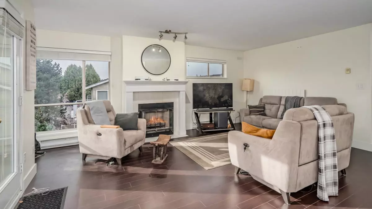 Dining Area Photo of 12 33682 Marshall Road, Abbotsford, BC