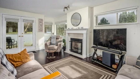 Breakfast Nook Photo of 12 33682 Marshall Road, Abbotsford, BC
