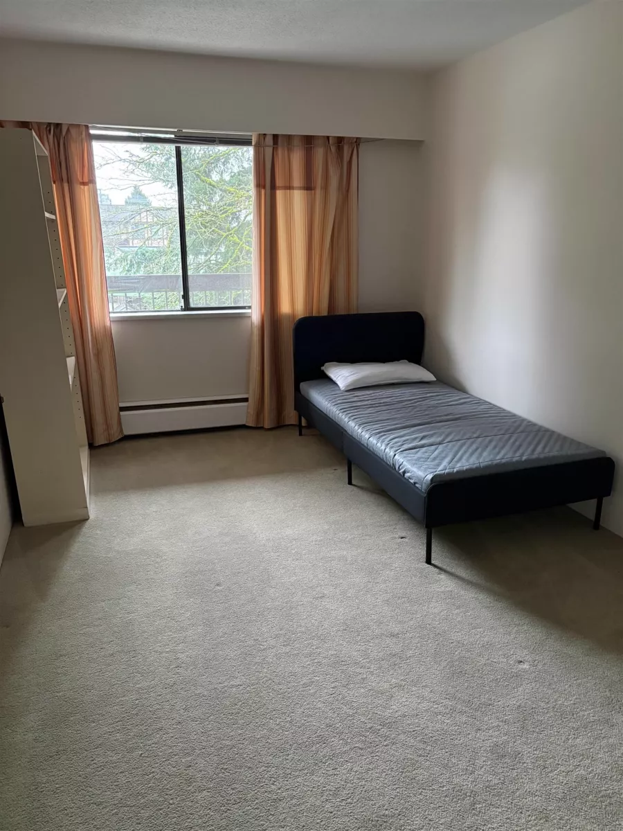 Family Room Photo of 206 6560 Buswell Street, Richmond, BC