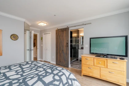 Entry Foyer Photo of 8 1169 Vidal Street, White Rock, BC