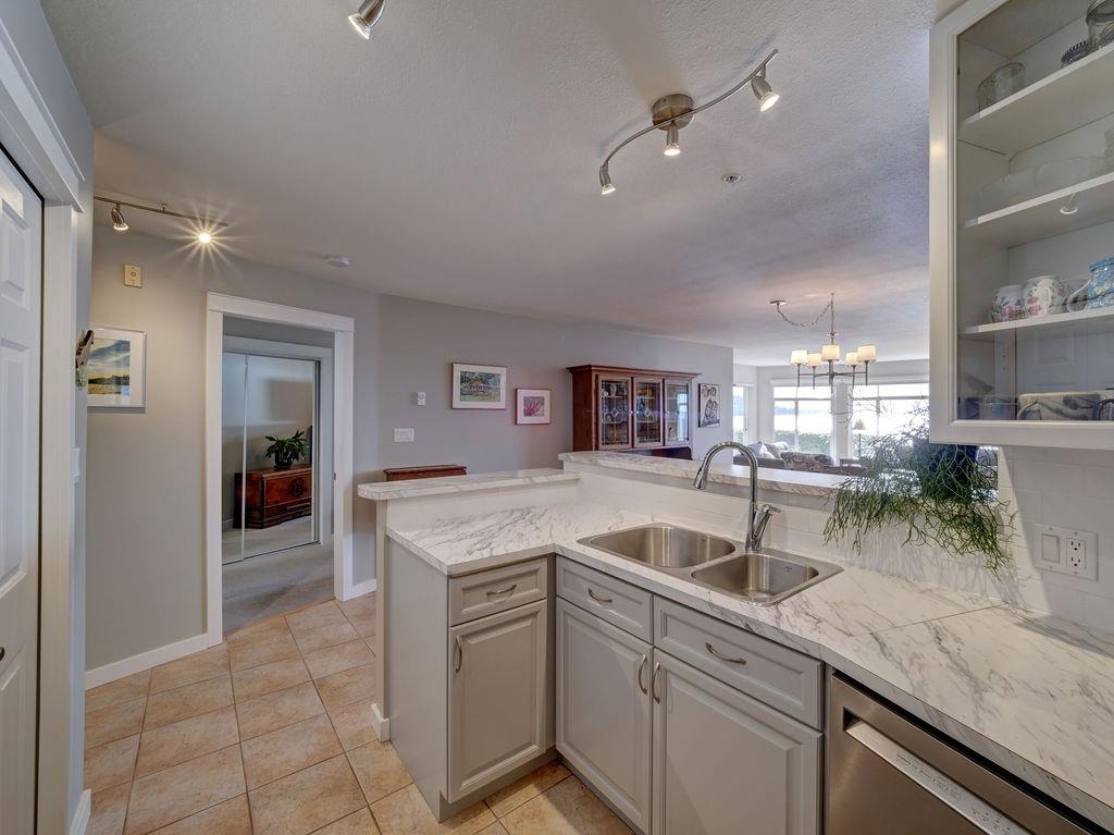 Dining Area Photo of 103 5470 Inlet Avenue, Sechelt, BC