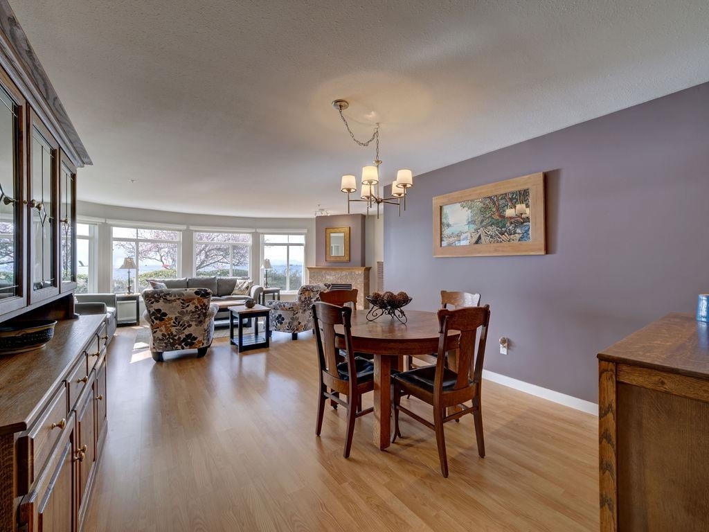 Living Room Photo of 103 5470 Inlet Avenue, Sechelt, BC