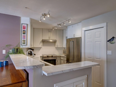 Kitchen Island Photo of 103 5470 Inlet Avenue, Sechelt, BC