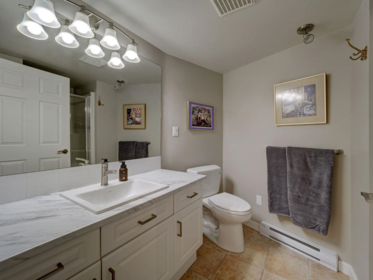 Primary Bathroom Photo of 103 5470 Inlet Avenue, Sechelt, BC