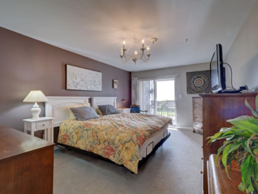 Walk-In Closet Photo of 103 5470 Inlet Avenue, Sechelt, BC