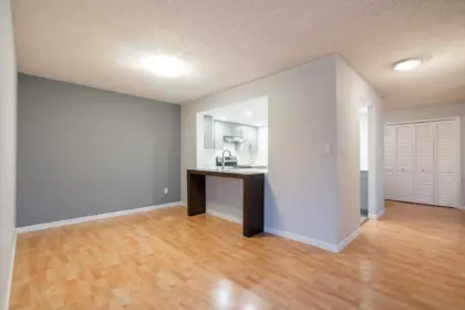 Hallway Photo of 806 121 Tenth Street, New Westminster, BC