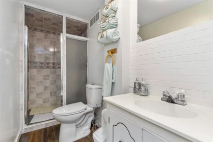 Entry Foyer Photo of 31 32659 George Ferguson Way, Abbotsford, BC